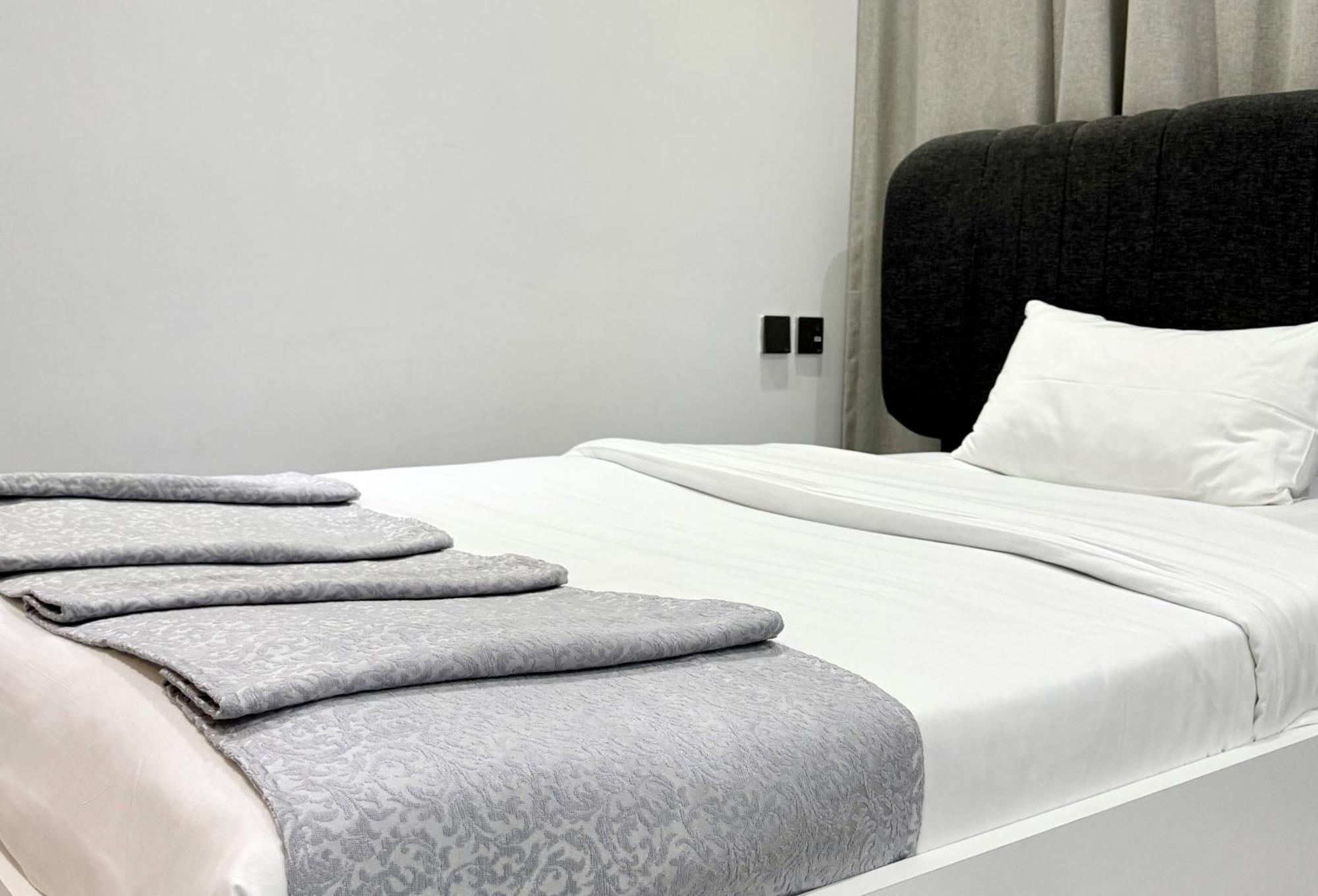Al Safwa One Apartment Al Hidd Exterior photo